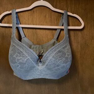 CACIQUE bra. Size 38DDD. Smoke free